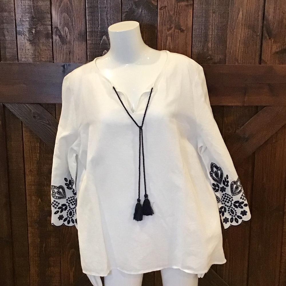 Chico's Boho White with Black Embroidery 3/4 Sleeve Tunic